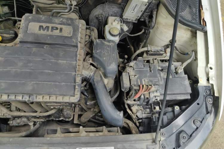 Used Volkswagen Polo 2016 1.4L Automatic Trendy Model Engine Bay Left