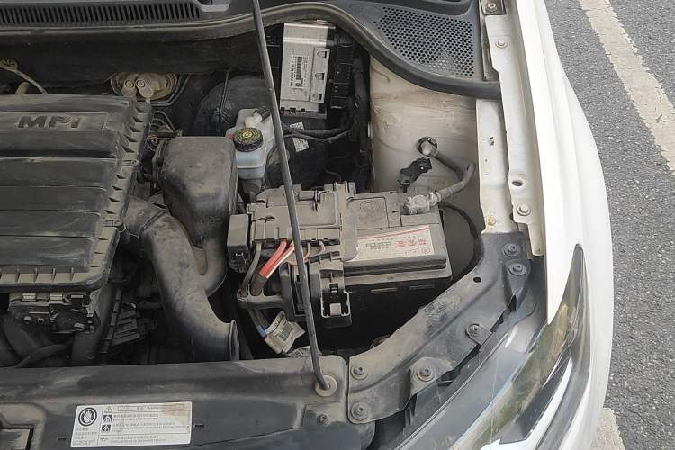 Used Volkswagen Polo 2016 1.4L Manual Fashion Model Engine Bay Left