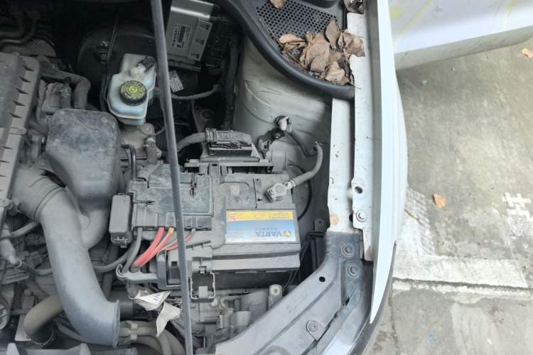 Used Volkswagen Polo 2016 1.4L Automatic Trendy Model Engine Bay Left