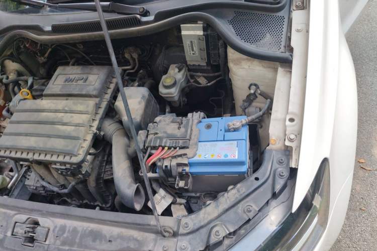 Used Volkswagen Polo 2016 1.4L Manual Fashion Model Engine Bay Left