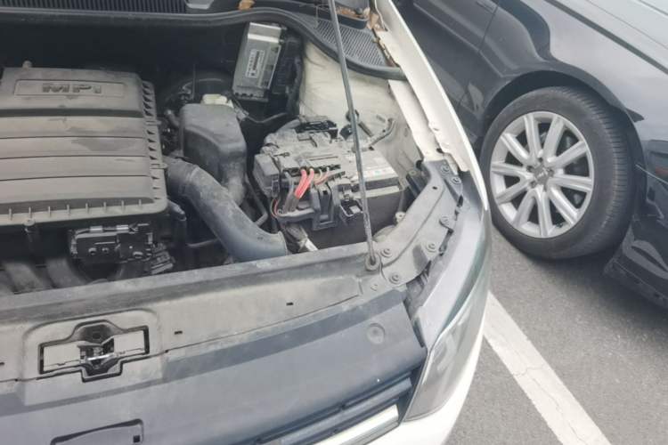 Used Volkswagen Polo 2016 1.4L Automatic Trendy Model Engine Bay Left