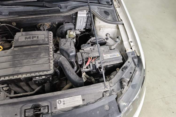 Used Volkswagen Polo 2016 1.4L Automatic Trendy Model Engine Bay Left
