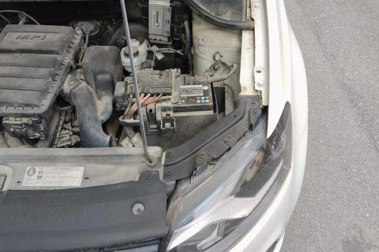 Used Volkswagen Polo 2016 1.4L Manual Fashion Model Engine Bay Left
