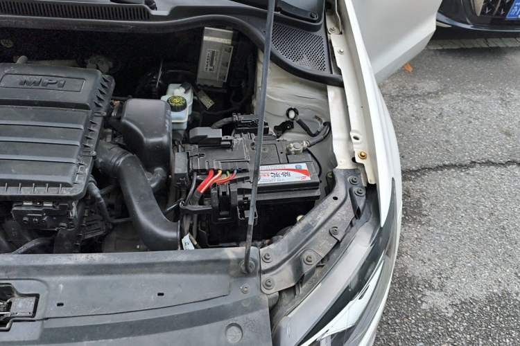 Used Volkswagen Polo 2016 1.4L Automatic Trendy Model Engine Bay Left