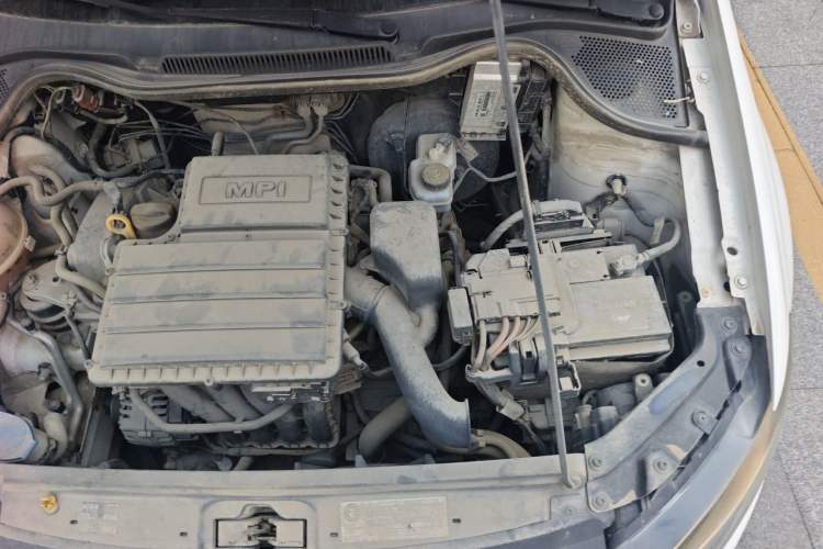 Used Volkswagen Polo 2016 1.4L Automatic Trendy Model Engine Bay Left