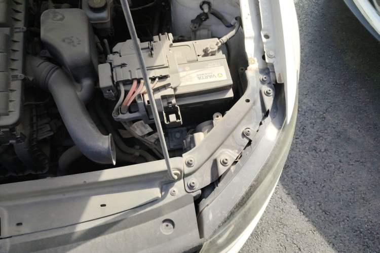 Used Volkswagen Polo 2016 1.4L Manual Fashion Model Engine Bay Left