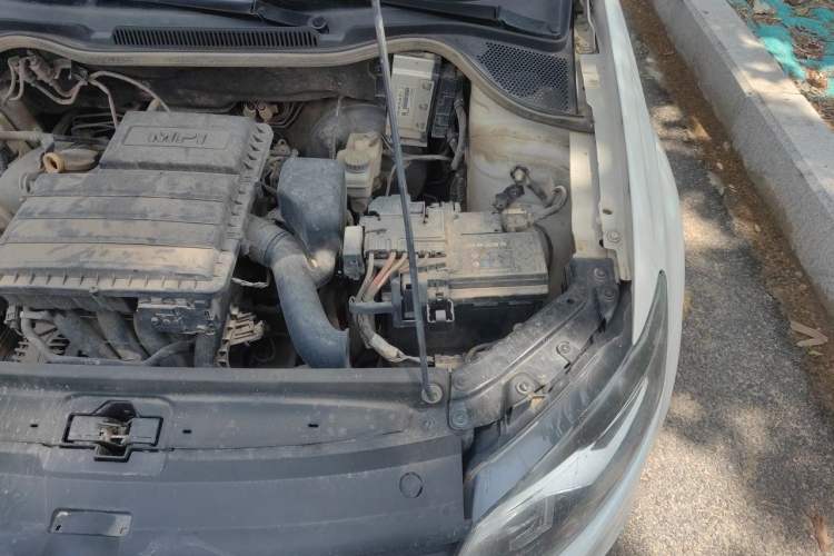 Used Volkswagen Polo 2016 1.4L Manual Fashion Model Engine Bay Left