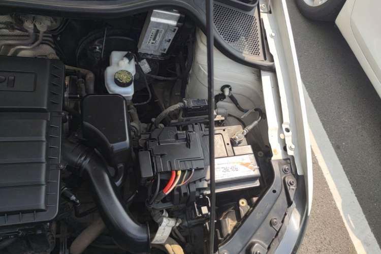 Used Volkswagen Polo 2016 1.4L Automatic Trendy Model Engine Bay Left