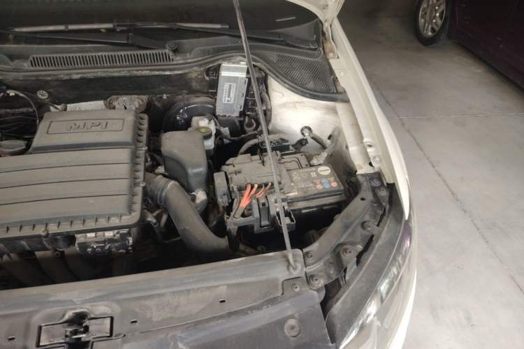 Used Volkswagen Polo 2016 1.6L Automatic Comfort Model Engine Bay Left
