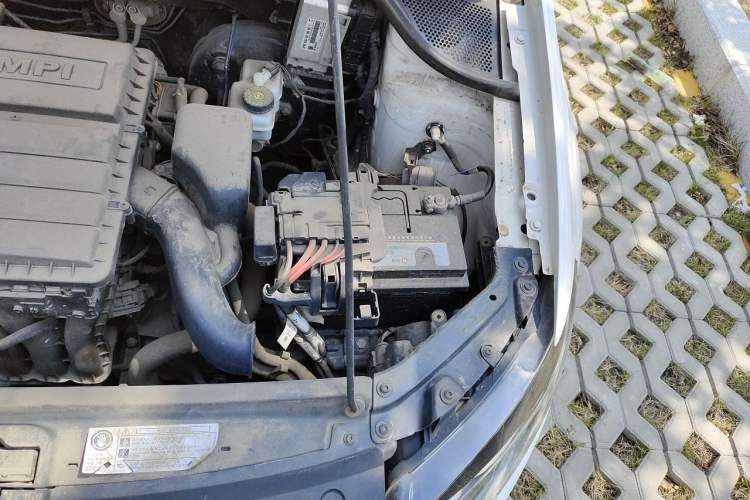 Used Volkswagen Polo 2016 1.4L Manual Fashion Model Engine Bay Left