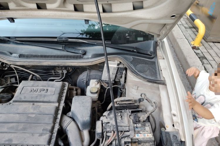 Used Volkswagen Polo 2016 1.4L Automatic Trendy Model Engine Bay Left
