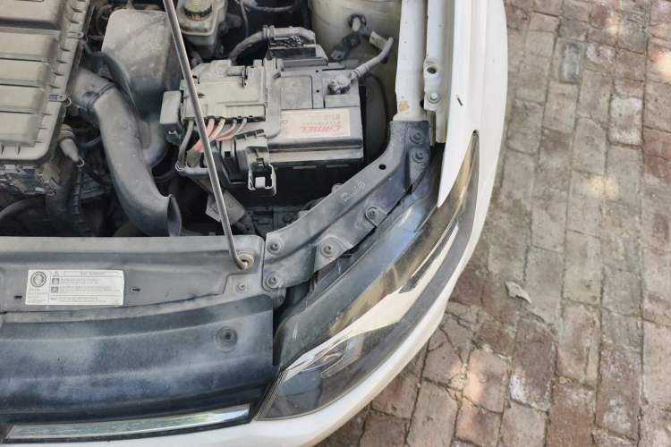 Used Volkswagen Polo 2016 1.4L Automatic Trendy Model Engine Bay Left