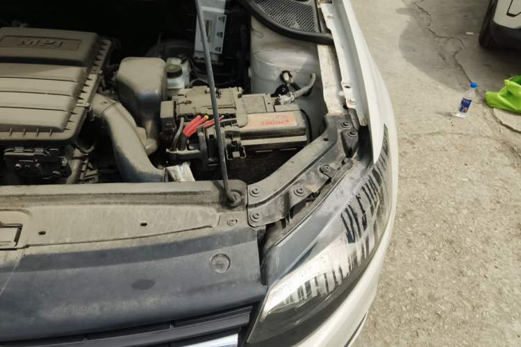 Used Volkswagen Polo 2016 1.4L Manual Fashion Model Engine Bay Left