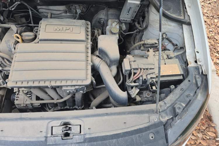Used Volkswagen Polo 2016 1.4L Automatic Trendy Model Engine Bay Left