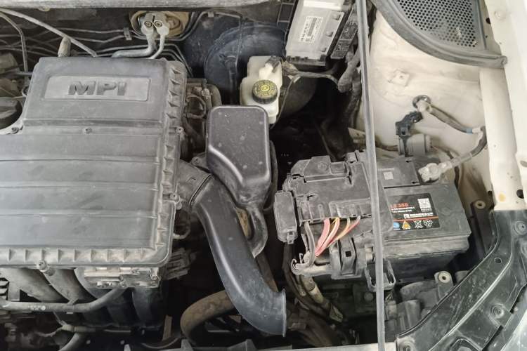 Used Volkswagen Polo 2016 1.4L Manual Fashion Model Engine Bay Left