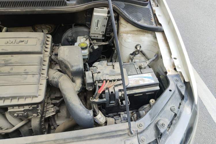 Used Volkswagen Polo 2016 1.4L Manual Fashion Model Engine Bay Left