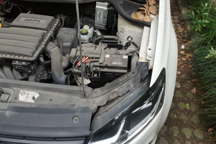 Used Volkswagen Polo 2016 1.6L Automatic Comfort Model Engine Bay Left