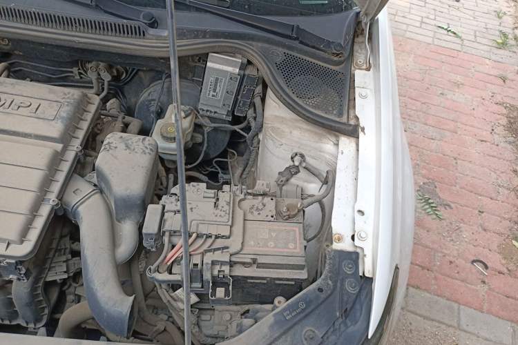 Used Volkswagen Polo 2016 1.4L Manual Fashion Model Engine Bay Left