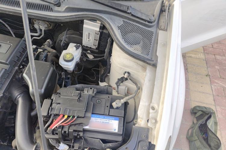 Used Volkswagen Polo 2016 1.4L Manual Fashion Model Engine Bay Left