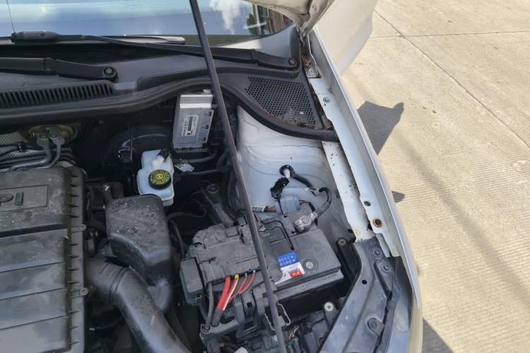 Used Volkswagen Polo 2016 1.4L Manual Fashion Model Engine Bay Left