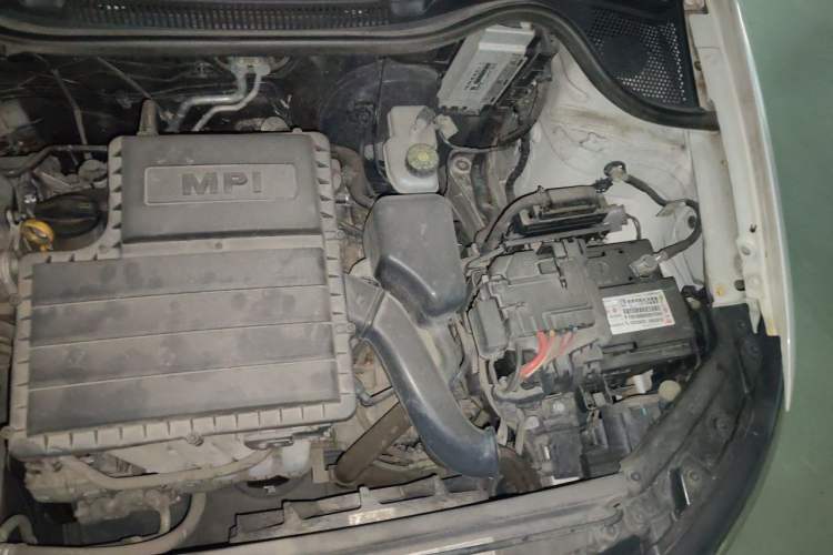 Used Volkswagen Polo 2016 1.6L Automatic Comfort Model Engine Bay Left