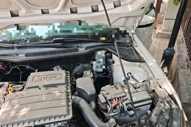 Used Volkswagen Polo 2016 1.4L Manual Fashion Model Engine Bay Left