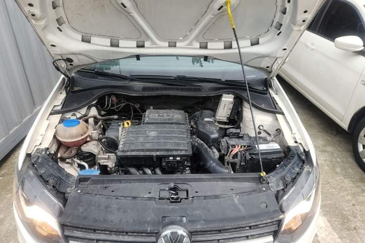 Used Volkswagen Polo 2016 1.4L Manual Fashion Model Engine Bay