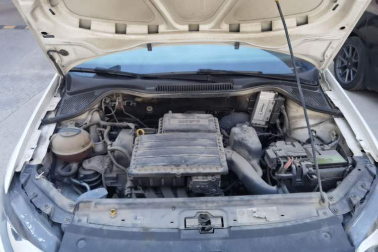 Used Volkswagen Polo 2016 1.4L Manual Fashion Model Engine Bay