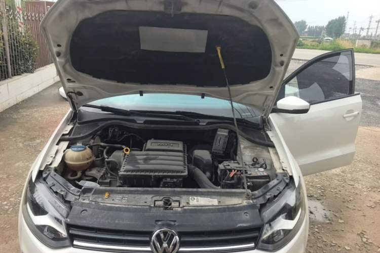 Used Volkswagen Polo 2016 1.4L Manual Fashion Model Engine Bay