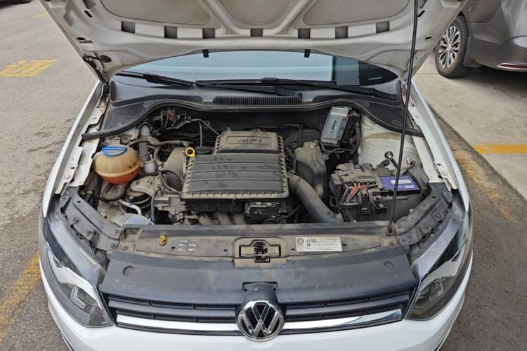 Used Volkswagen Polo 2016 1.4L Manual Fashion Model Engine Bay