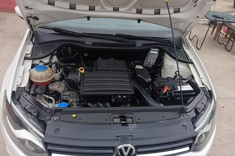 Used Volkswagen Polo 2016 1.4L Manual Fashion Model Engine Bay
