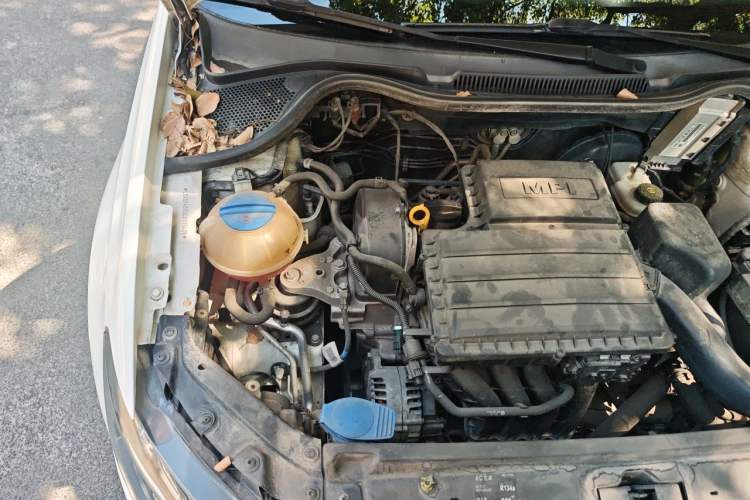 Used Volkswagen Polo 2016 1.4L Automatic Trendy Model Engine Bay Right