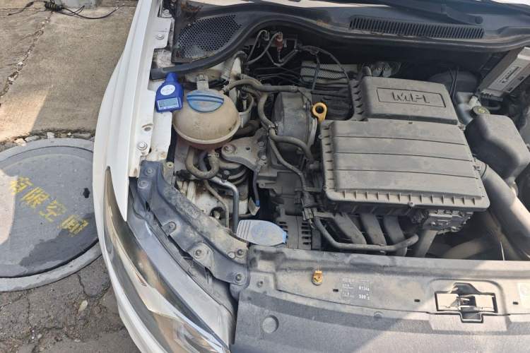 Used Volkswagen Polo 2016 1.4L Manual Fashion Model Engine Bay Right