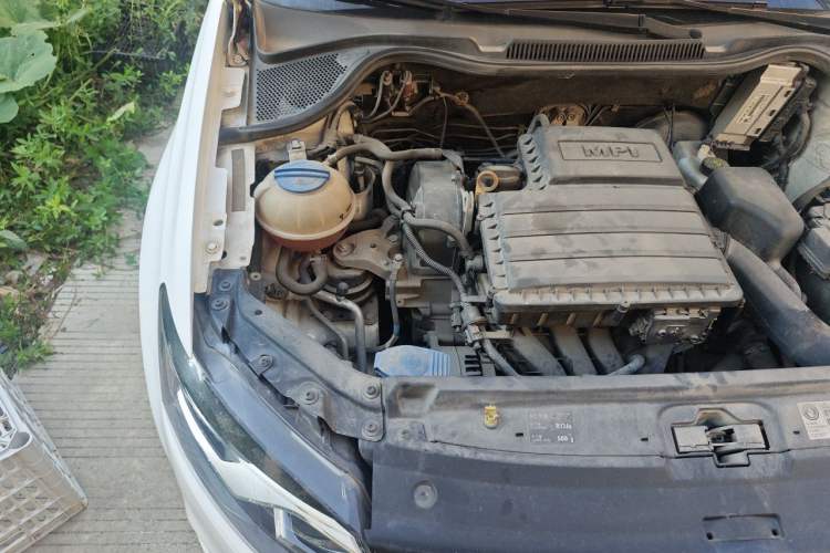 Used Volkswagen Polo 2016 1.4L Automatic Trendy Model Engine Bay Right