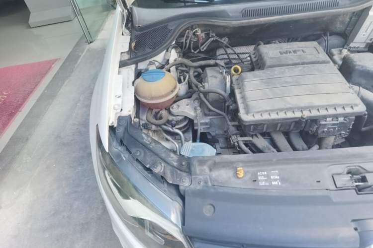 Used Volkswagen Polo 2016 1.4L Automatic Trendy Model Engine Bay Right
