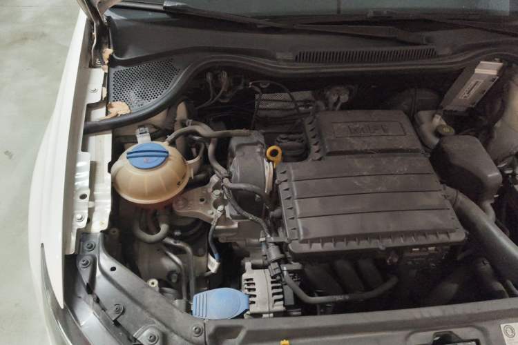 Used Volkswagen Polo 2016 1.4L Automatic Trendy Model Engine Bay Right