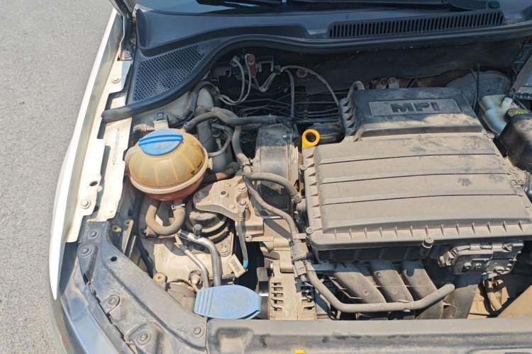 Used Volkswagen Polo 2016 1.4L Automatic Trendy Model Engine Bay Right