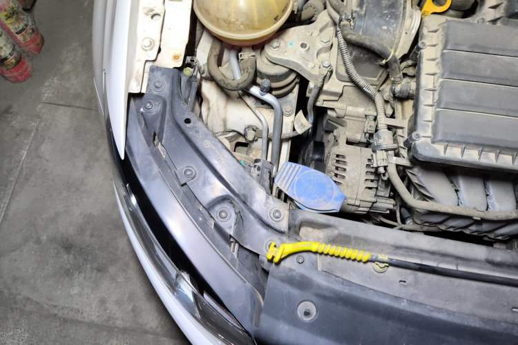 Used Volkswagen Polo 2016 1.6L Automatic Comfort Model Engine Bay Right