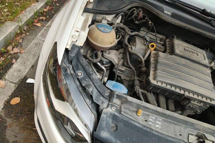 Used Volkswagen Polo 2016 1.4L Manual Fashion Model Engine Bay Right