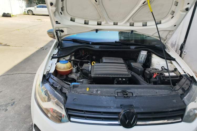 Used Volkswagen Polo 2016 1.4L Manual Fashion Model Engine Bay Right