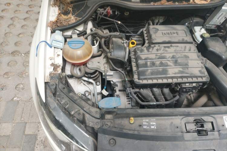 Used Volkswagen Polo 2016 1.4L Automatic Trendy Model Engine Bay Right