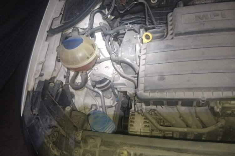 Used Volkswagen Polo 2016 1.4L Manual Fashion Model Engine Bay Right