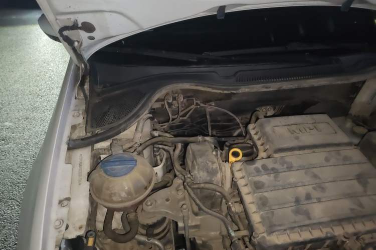 Used Volkswagen Polo 2016 1.4L Automatic Trendy Model Engine Bay Right