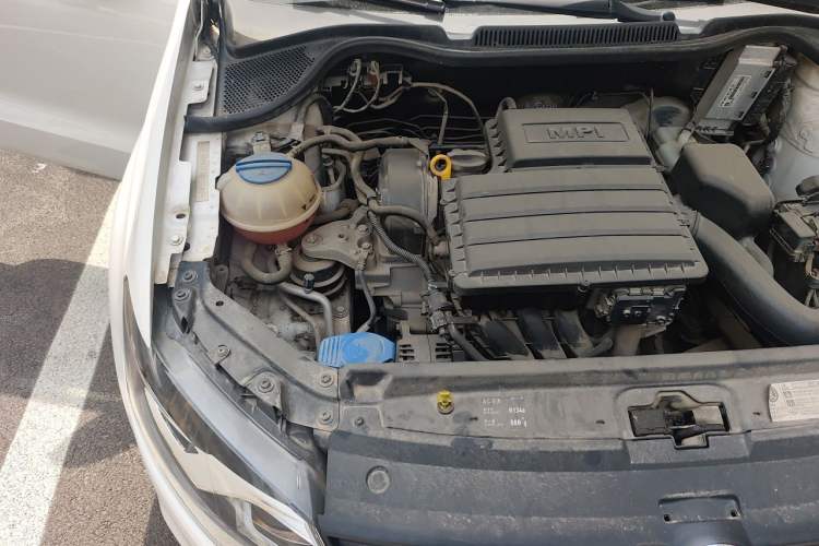 Used Volkswagen Polo 2016 1.4L Manual Fashion Model Engine Bay Right