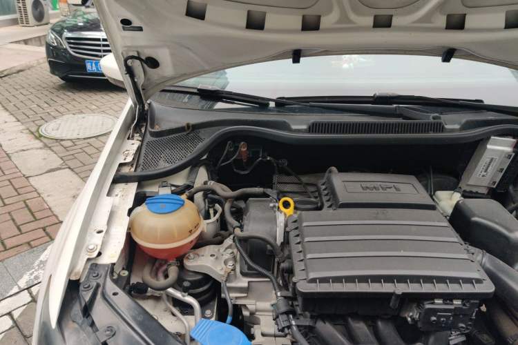 Used Volkswagen Polo 2016 1.4L Manual Fashion Model Engine Bay Right