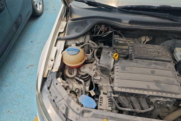 Used Volkswagen Polo 2016 1.4L Automatic Trendy Model Engine Bay Right