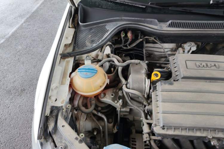 Used Volkswagen Polo 2016 1.4L Manual Fashion Model Engine Bay Right