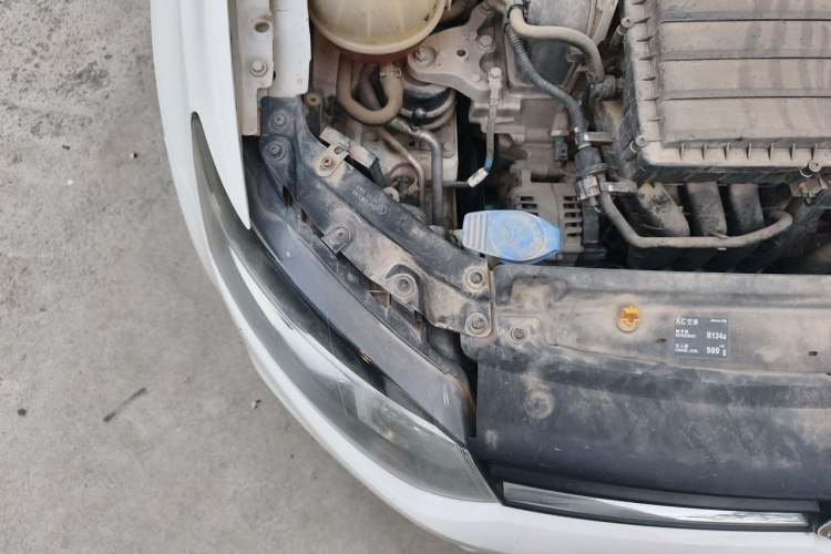 Used Volkswagen Polo 2016 1.4L Manual Fashion Model Engine Bay Right
