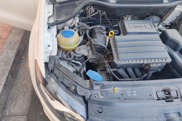 Used Volkswagen Polo 2016 1.4L Manual Fashion Model Engine Bay Right