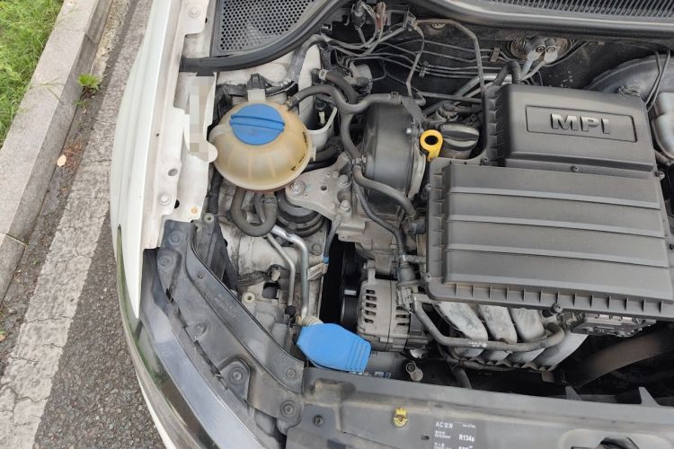 Used Volkswagen Polo 2016 1.4L Manual Fashion Model Engine Bay Right